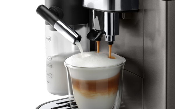ASCII.jp：デロンギ、ミルク泡立て機能搭載のエントリーコーヒーマシン