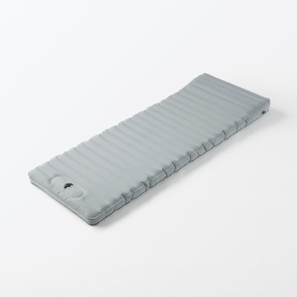 無印良品、「空気でできたマットレス」発売。ポンプ内蔵で道具不要