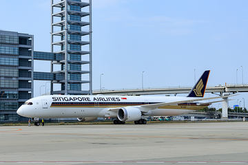 シンガポール航空、ボーイング 787-10型機を関空で報道公開。新開発の