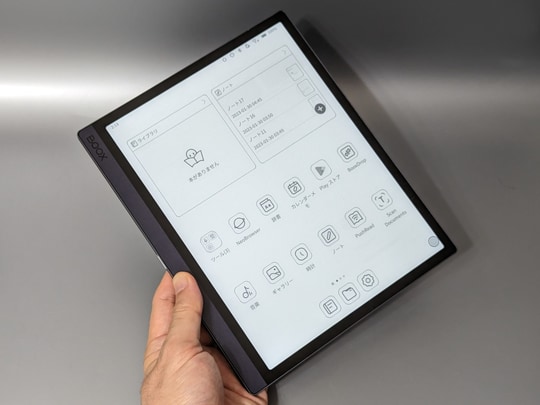 E Ink電子ペーパーの「BOOX Tab Ultra」と液晶の「iPad」、本好きにお