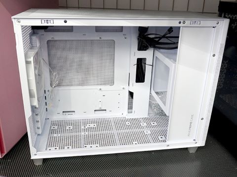 ASUSのmicroATXケース「PRIME AP201」ホワイトモデルがTSUKUMOで展示中
