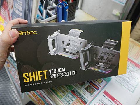 Antec製PCケース向けビデオカード用ブラケット「SHIFT」のRGB LED非