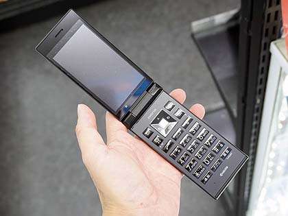 LINEも使えるガラケー「DIGNOケータイ」の未使用品が税込7,980円で