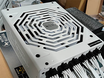 1,000Wの白い電源「LEADEX PLATINUM SE 1000W White」が発売 - AKIBA