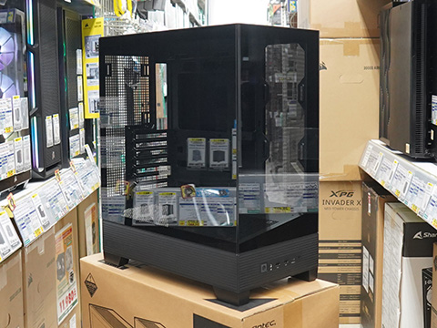 ゴールデンアングル採用のピラーレスPCケース「ASUS A31 Case」が