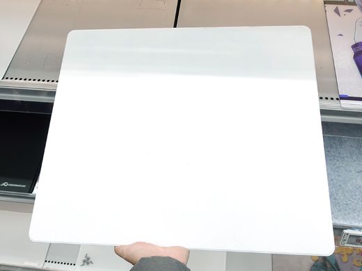 金バッジを備えたガラス製マウスパッド「NODE」がUncle Pandaから