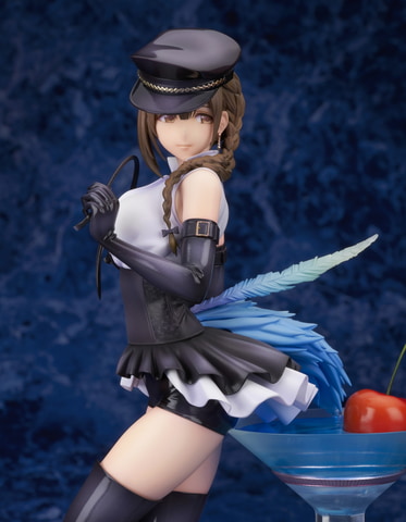 鞭を手に微笑む事務所のお姉さん的存在。「シャニマス」桑山千雪が