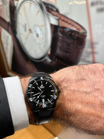 独チュチマ、ダイバーズウォッチにオールブラックの限定モデル