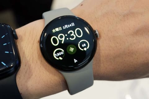Google、健康・安全強化で10%軽い「Pixel Watch 2」 51800円 - Impress