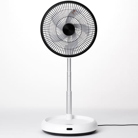 ニトリ「折りたためる USBコードレス扇風機（NT01）」、充電式で場所を