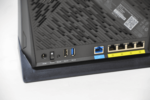 Wi-Fi 6で最大4804Mbpsの「中堅Wi-Fiルーター」、ASUS「RT-AX86S」の