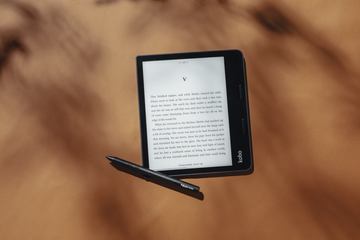 楽天、手書きメモ対応の電子書籍リーダー「Kobo Elipsa 2E