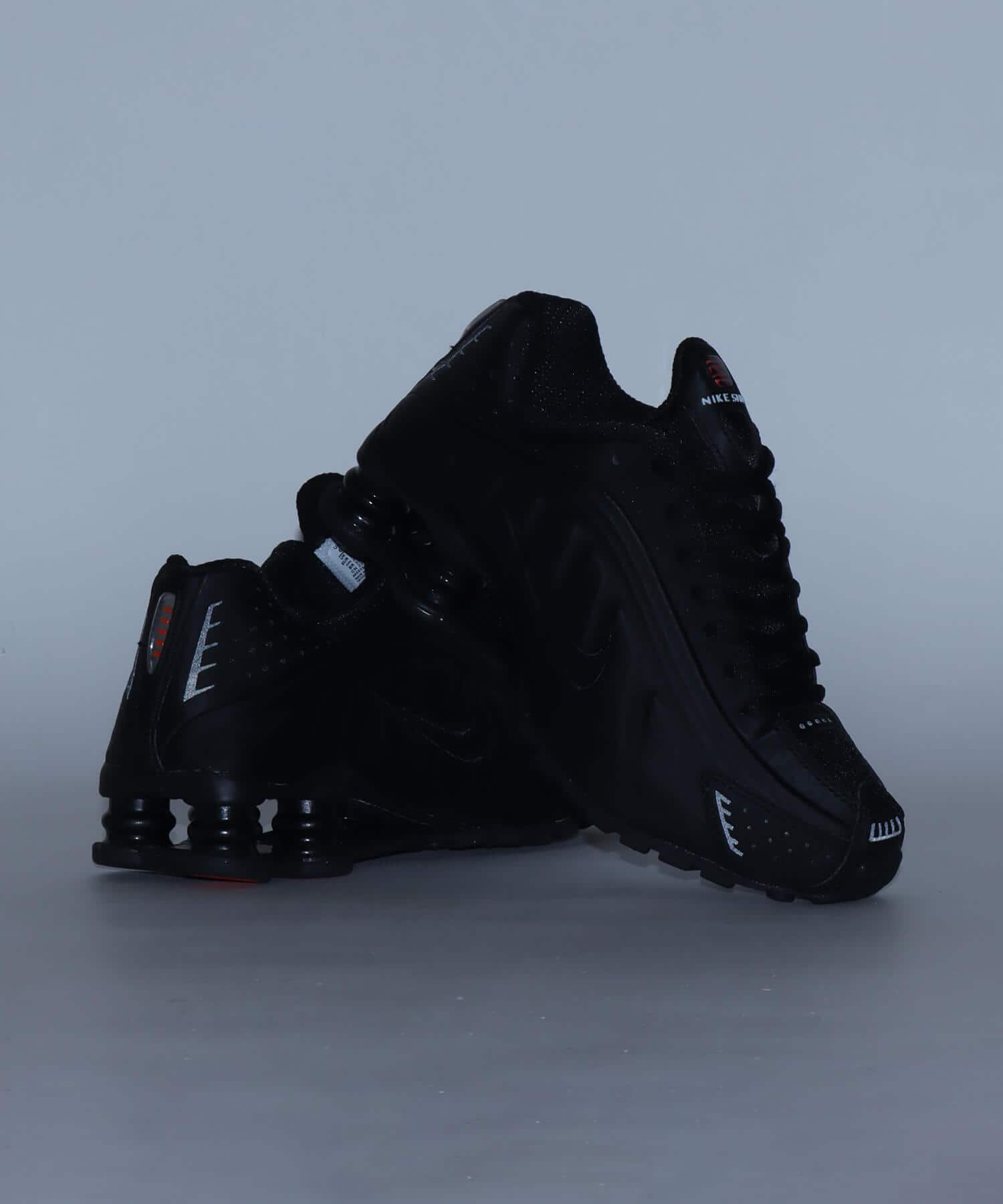 NIKE SHOX R4 BLACK/BLACK-BLACK-MAX ORANGE （ナイキ ショックス R4