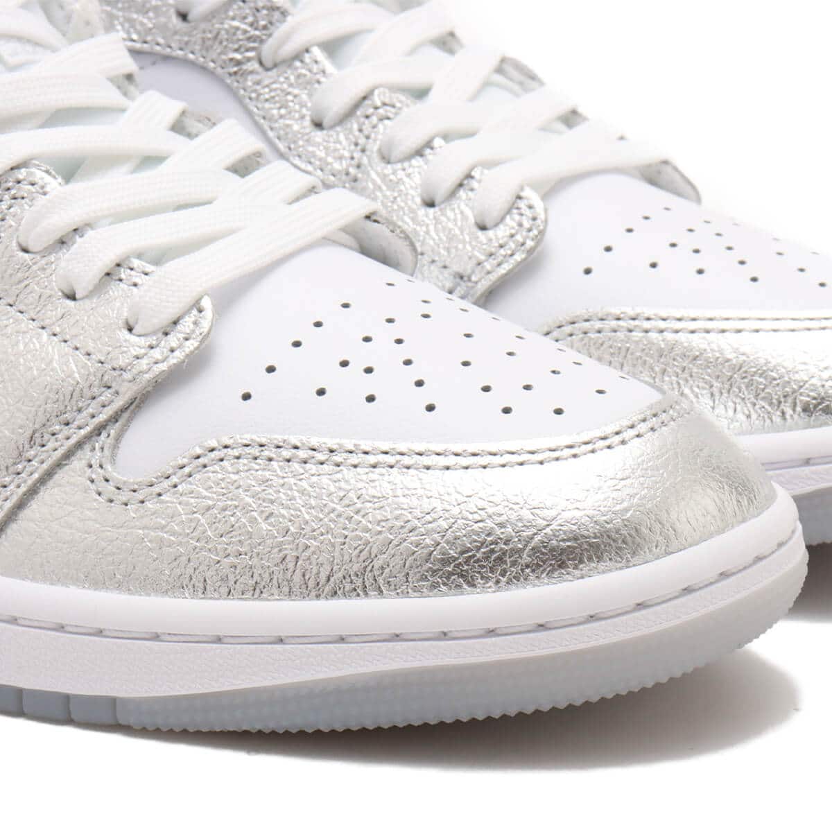 JORDAN BRAND WMNS AIR JORDAN 1 MID SE WHITE/METALLIC SILVER-WOLF