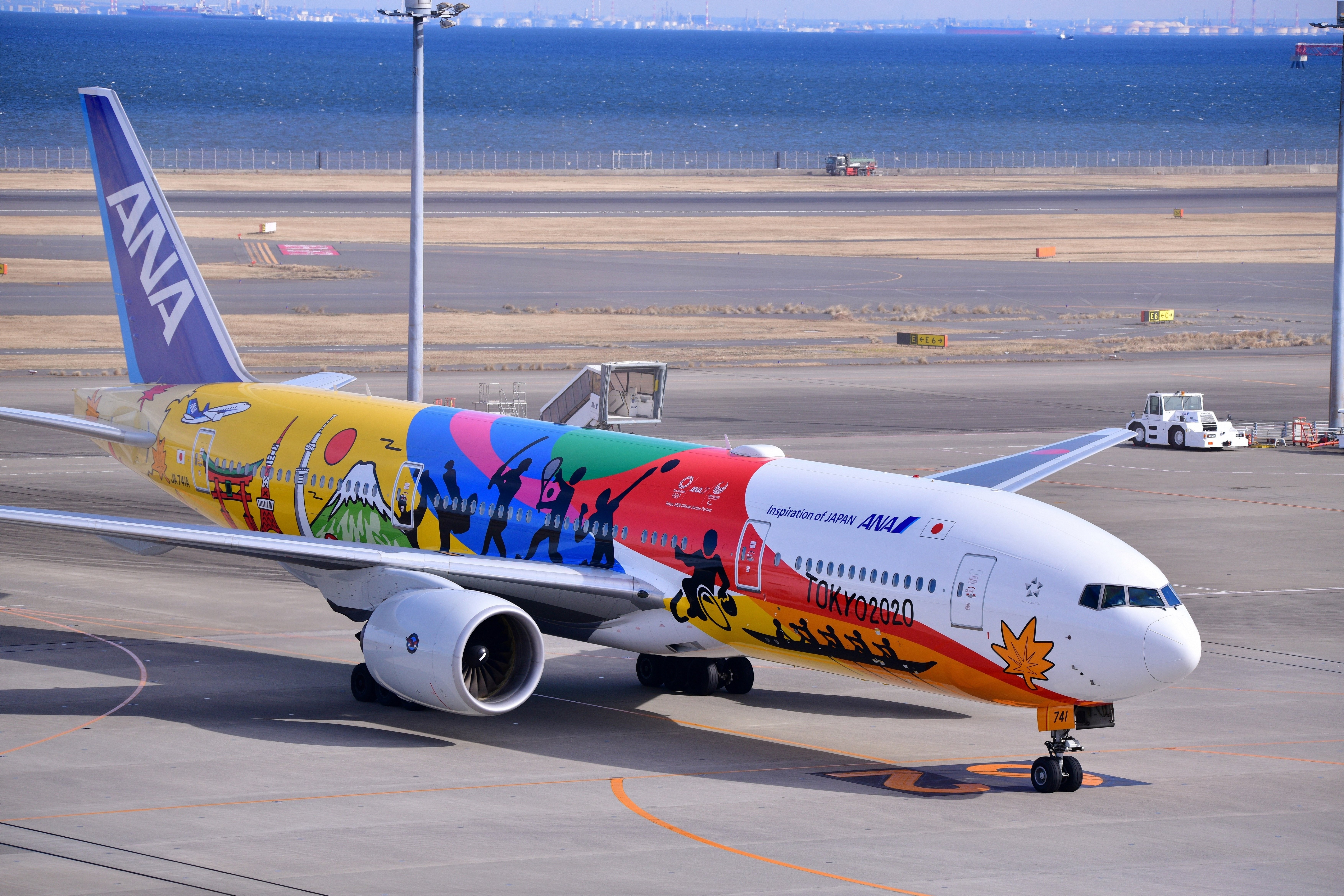 航空機・ヘリコプター ANA HELLO 2020 JET 777-200ER 1:200 Amazon