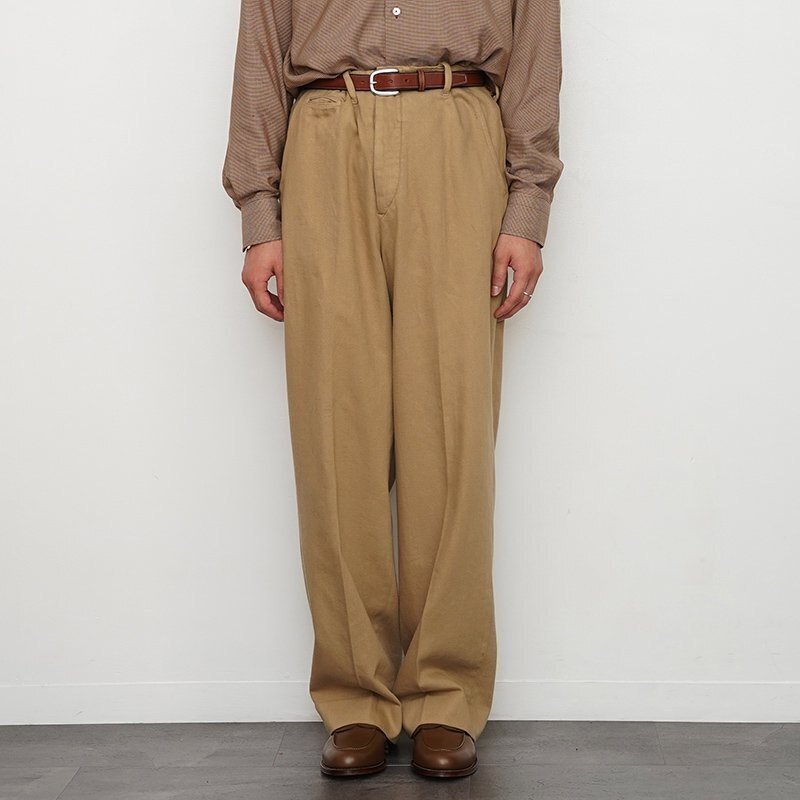 デニムの次はチノパンなどいかがでしょうか？残りわずかとなりました