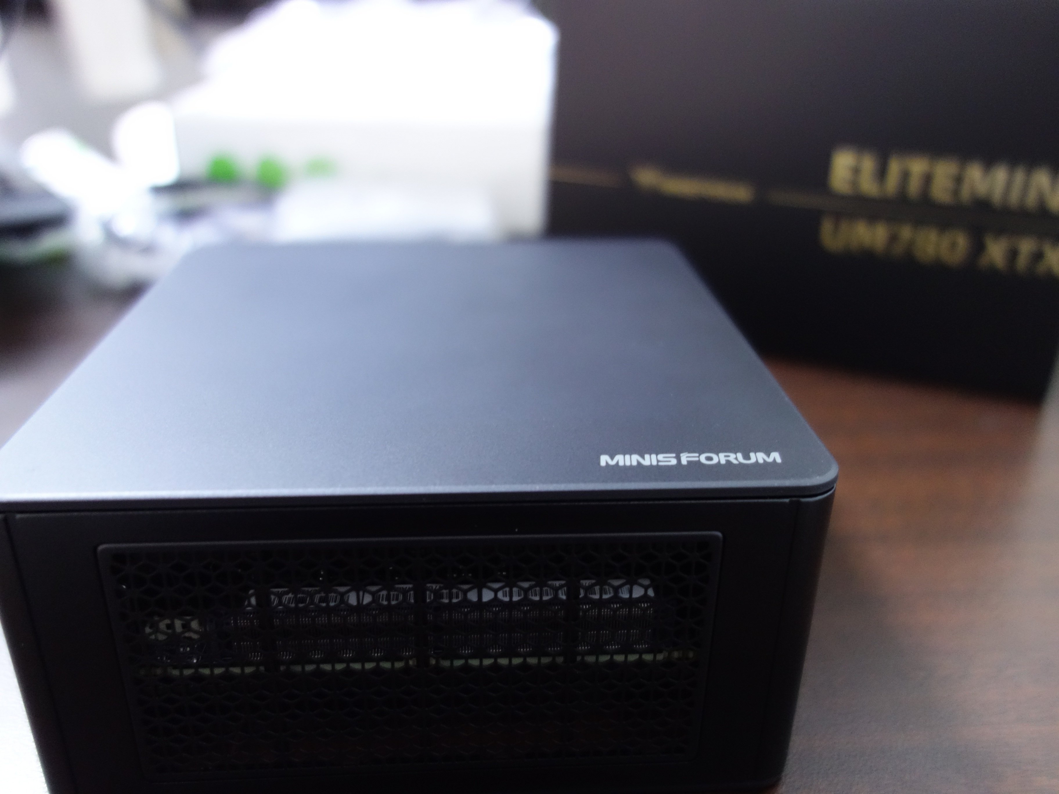 ミニPC（UM780 XTX）を買った。あとなかよし川が届いた。｜鴨芽もめ