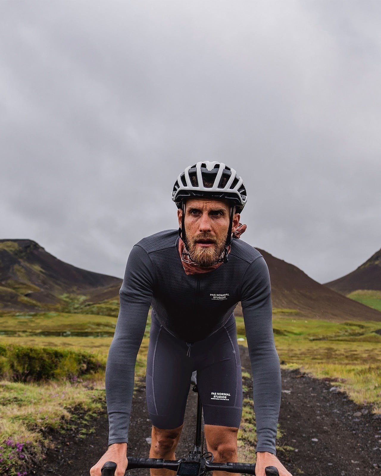 グラベルの為のサイクルウェア PAS NORMAL STUDIOS Escapism解説