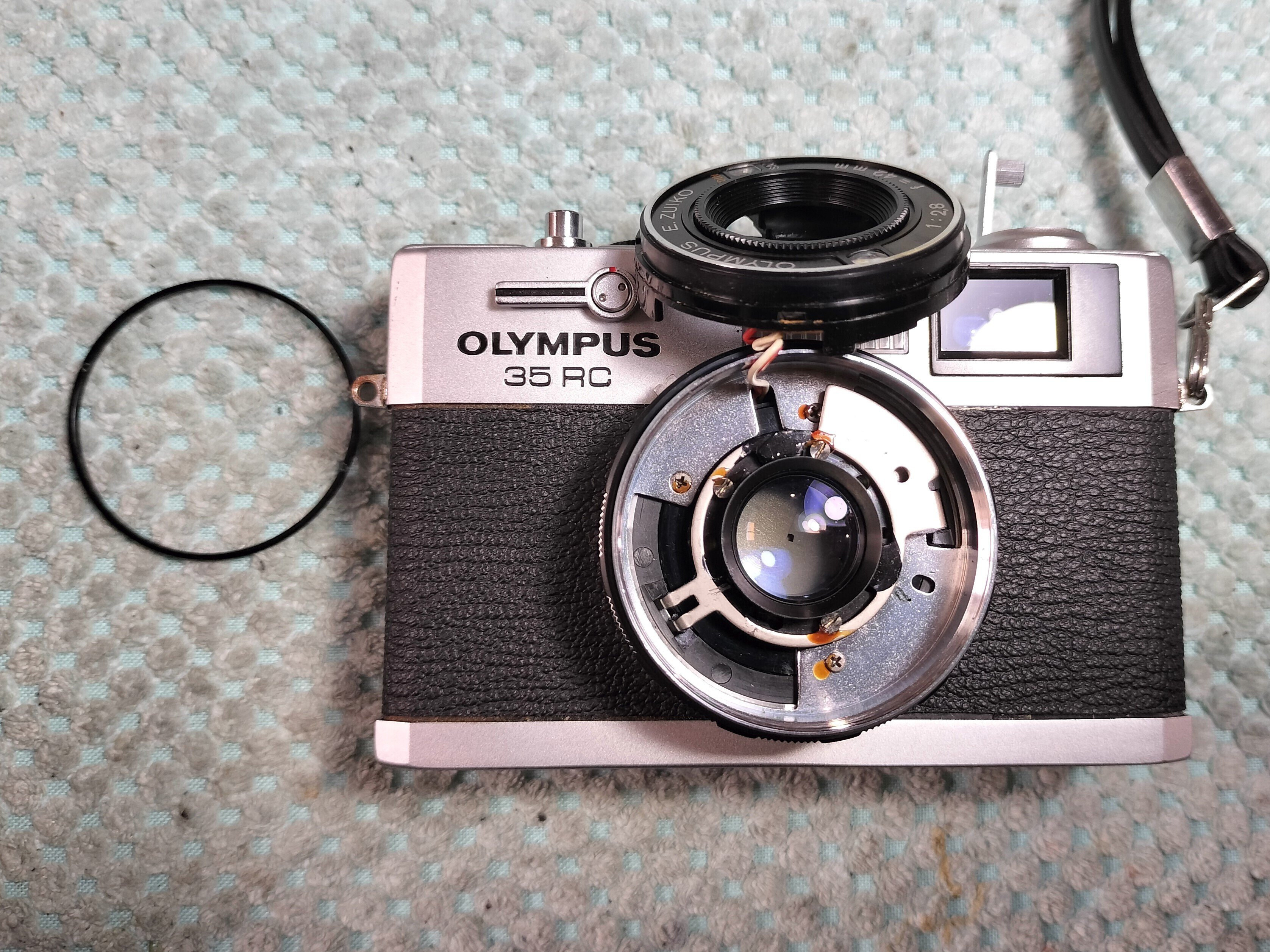 Olympus 35RCの分解｜フィルムカメラ修理のアクアカメラ