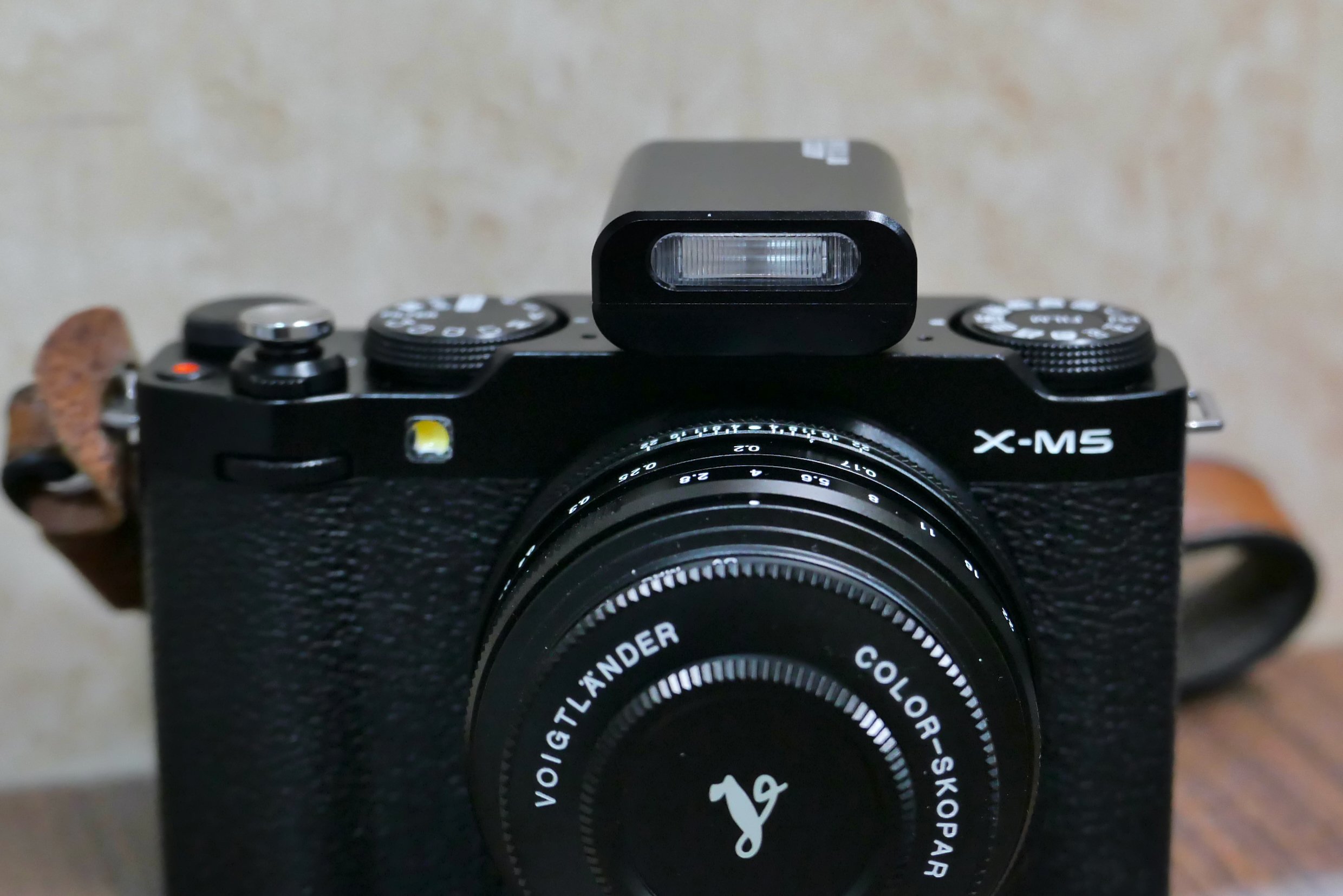 コンパクトカメラのためのミニフラッシュ。 REFLX LAB と ANDOER と