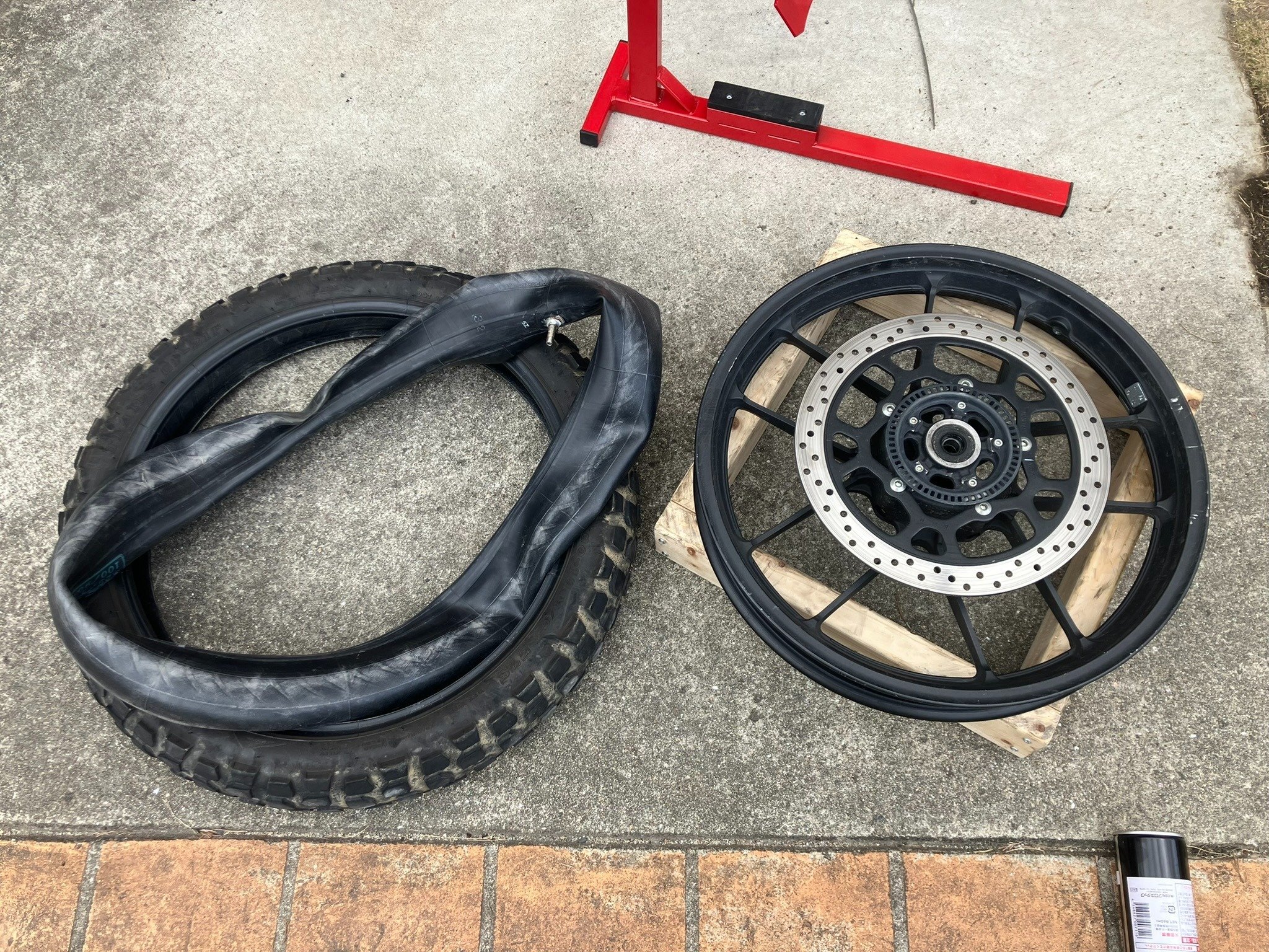 Vストローム250SX】フロントタイヤ交換＆チューブレスへ！シンコーE804