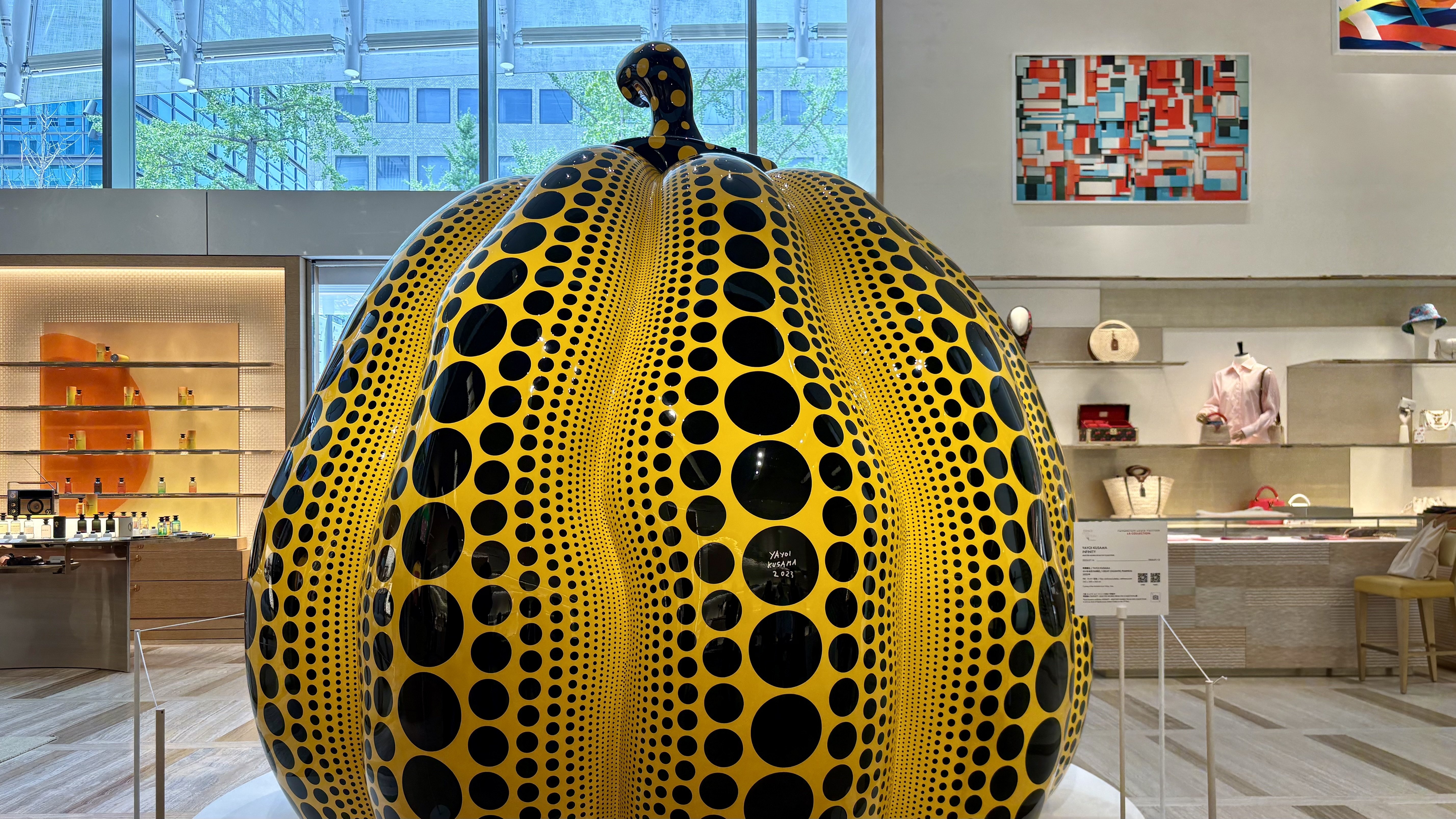 草間彌生「INFINITY - SELECTED WORKS FROM THE COLLECTION」へ｜石川