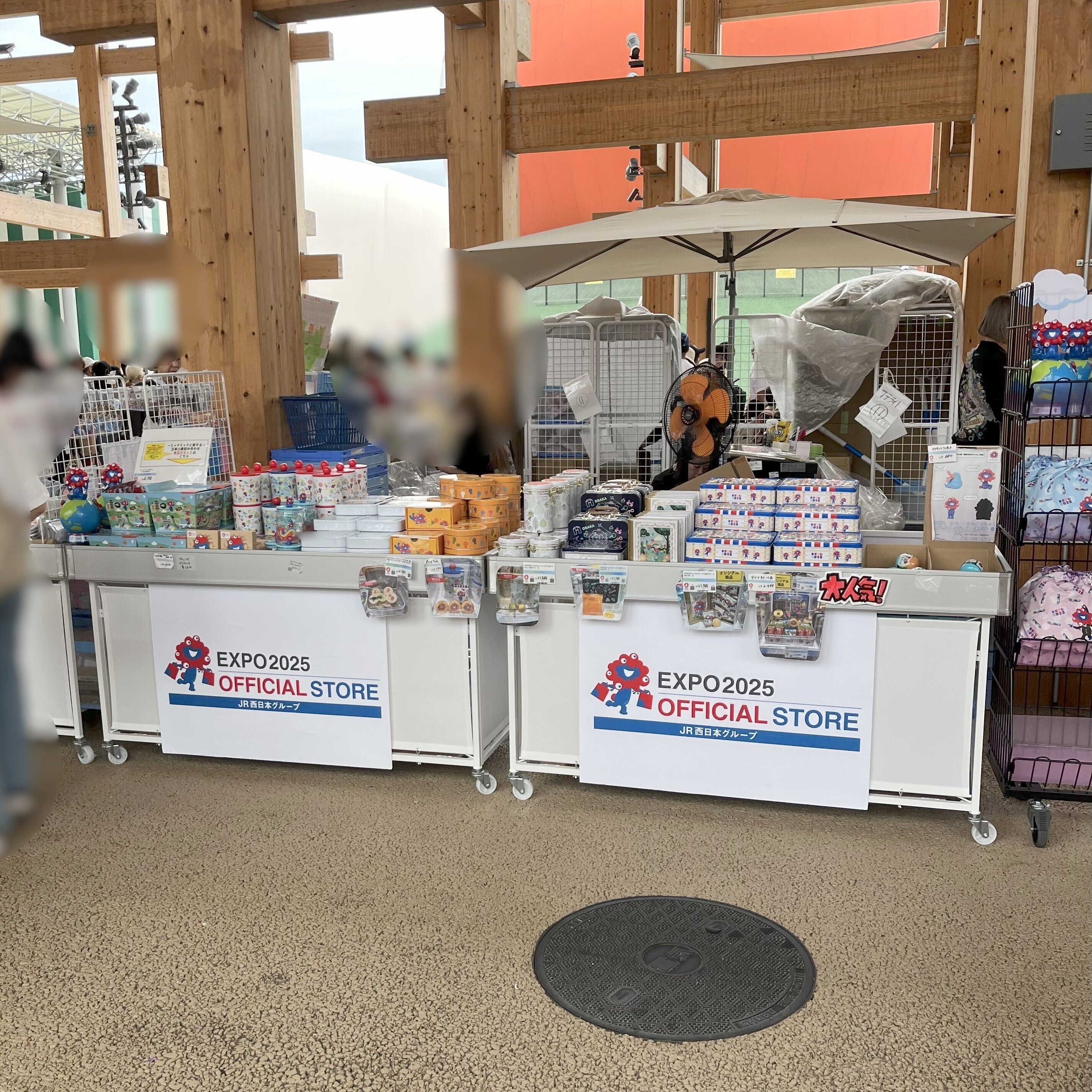 万博会場内オフィシャルストア 大屋根リング下 JR西日本グループ特設