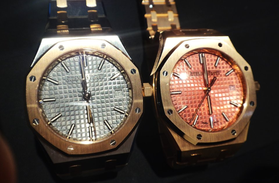 オーデマ ピゲがPGとバイカラーの「ロイヤルオークオートマティック
