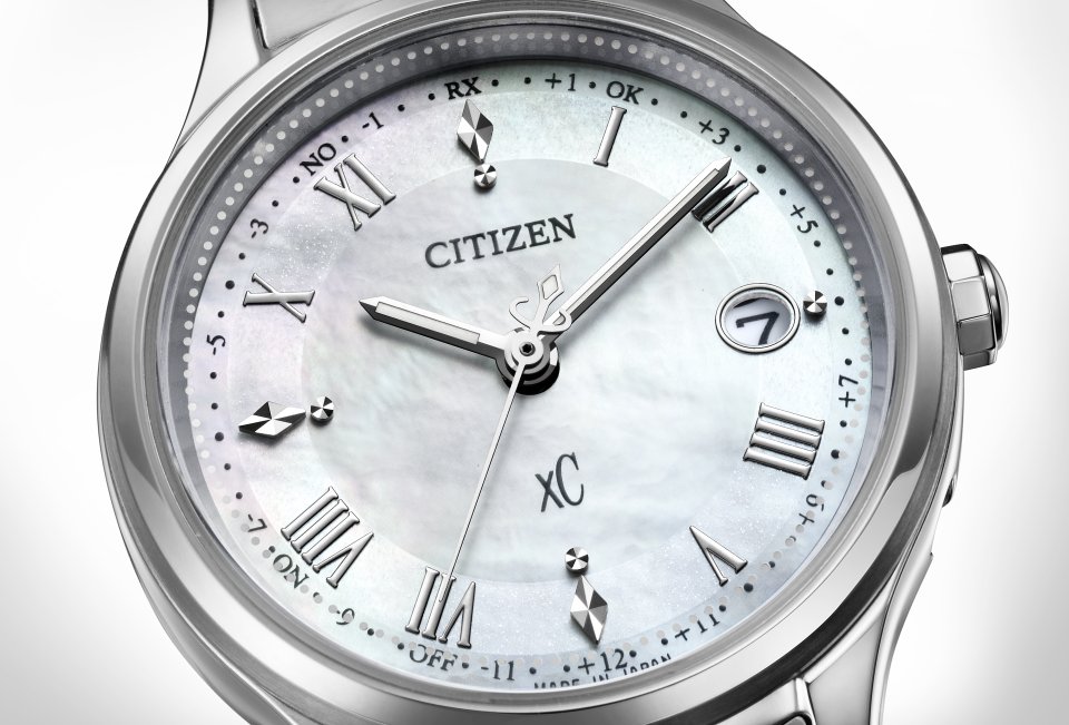 シチズンクロスシー』hikariコレクションから、白蝶貝文字板の新作