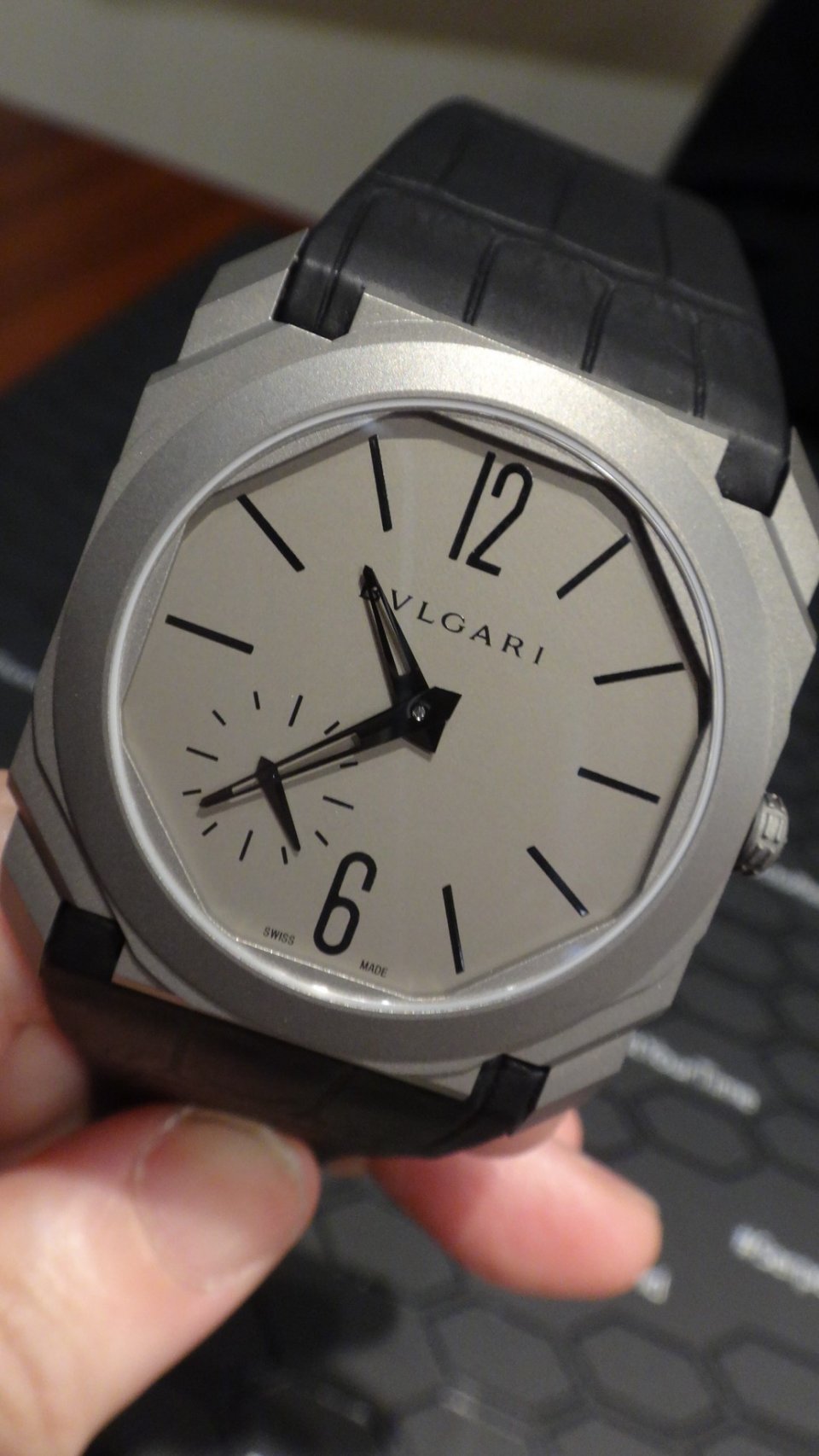 ブルガリ オクト フィニッシモ オートマティック 世界最薄自動巻き