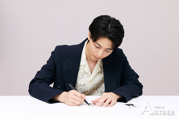 高杉真宙、直筆サイン入りチェキプレゼント！！ 『連続ドラマW 夜の