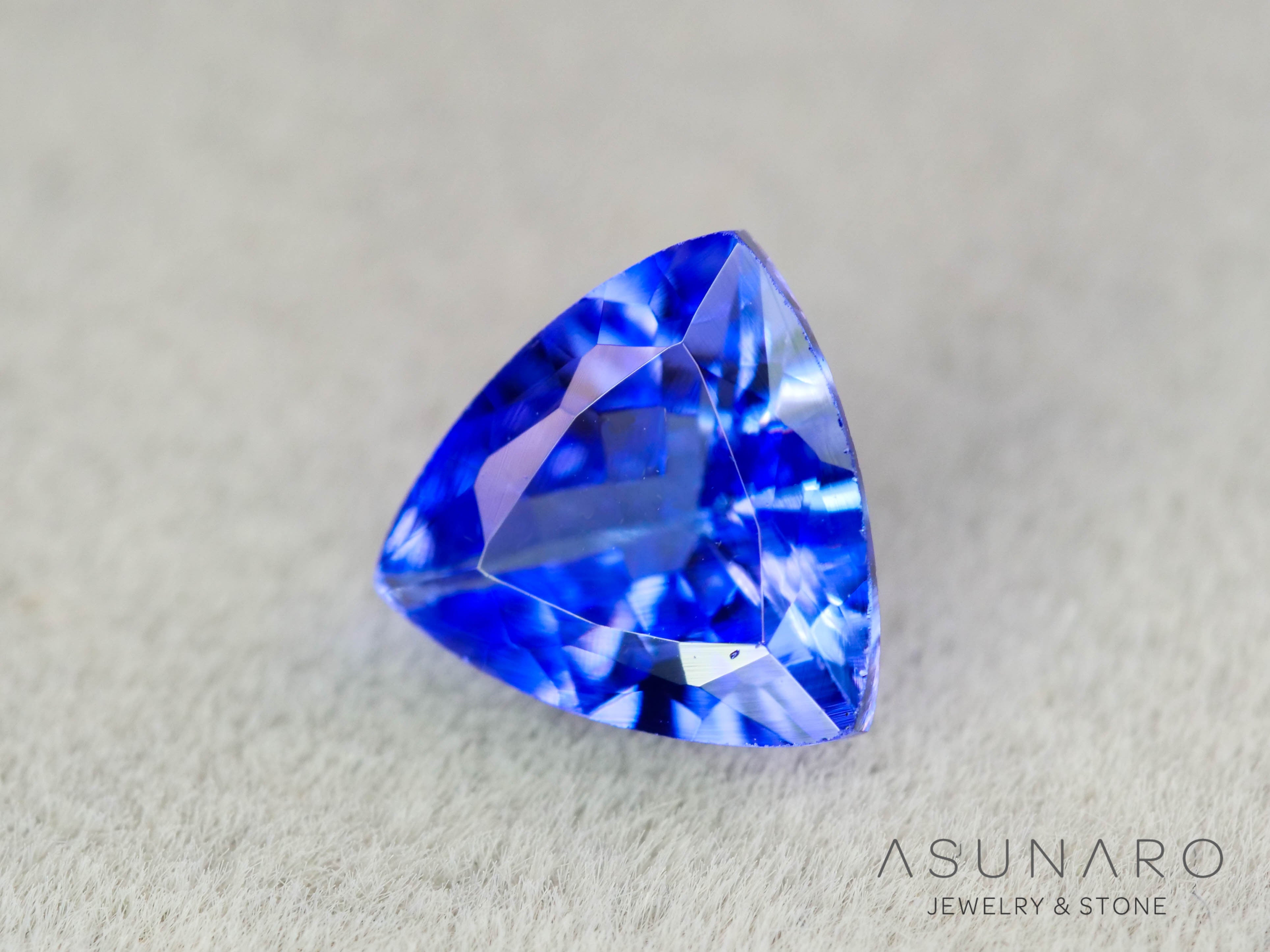 タンザナイト トリリアントカット タンザニア産 0.77ct【260130-3167