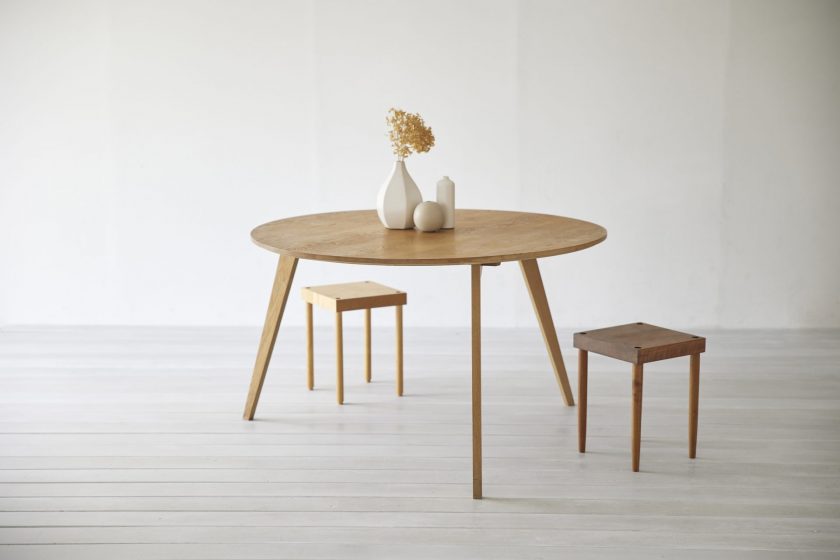 3本脚の丸テーブル|HOUSAI|藤原・室 建築設計事務所|建築家|大阪