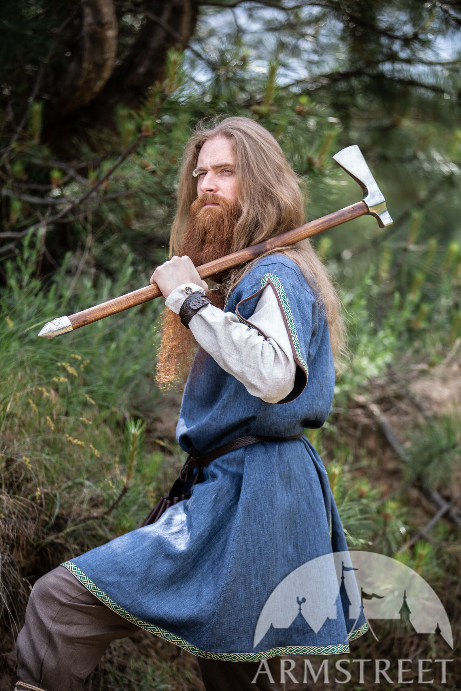 Short-sleeved tunic with trim and accents 