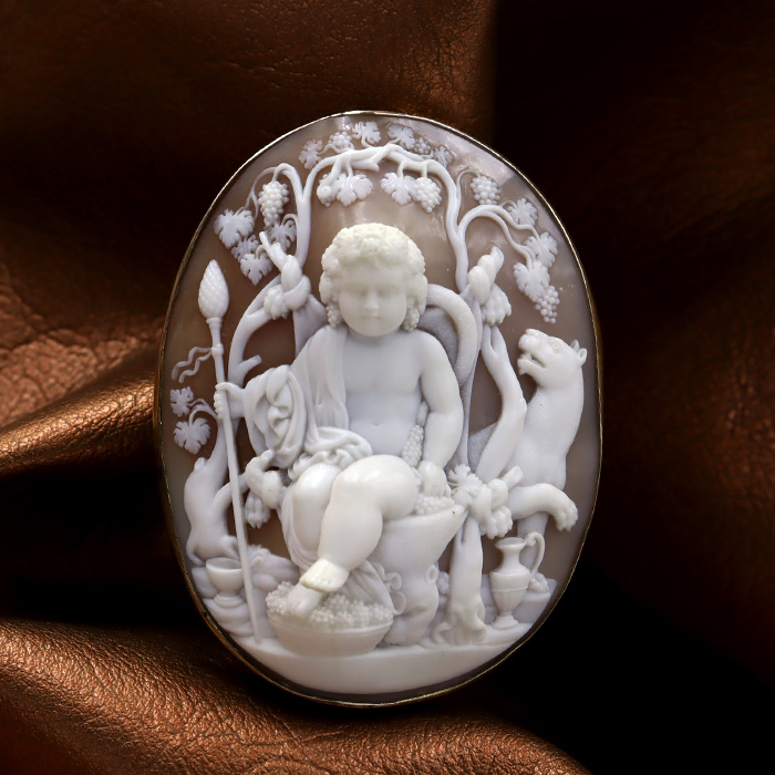 立体的なエンジェルのアンティーク シェルカメオのご紹介