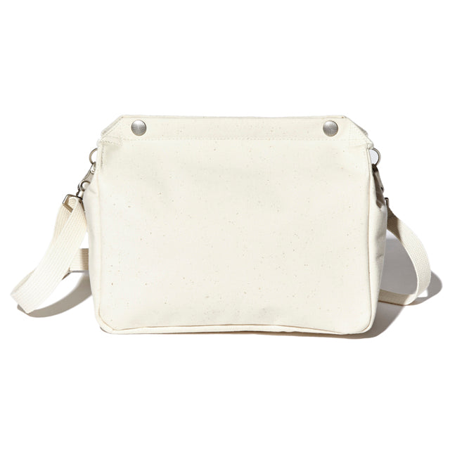 A simple and easy-to-use shoulder bag from Anatomica. | Currently