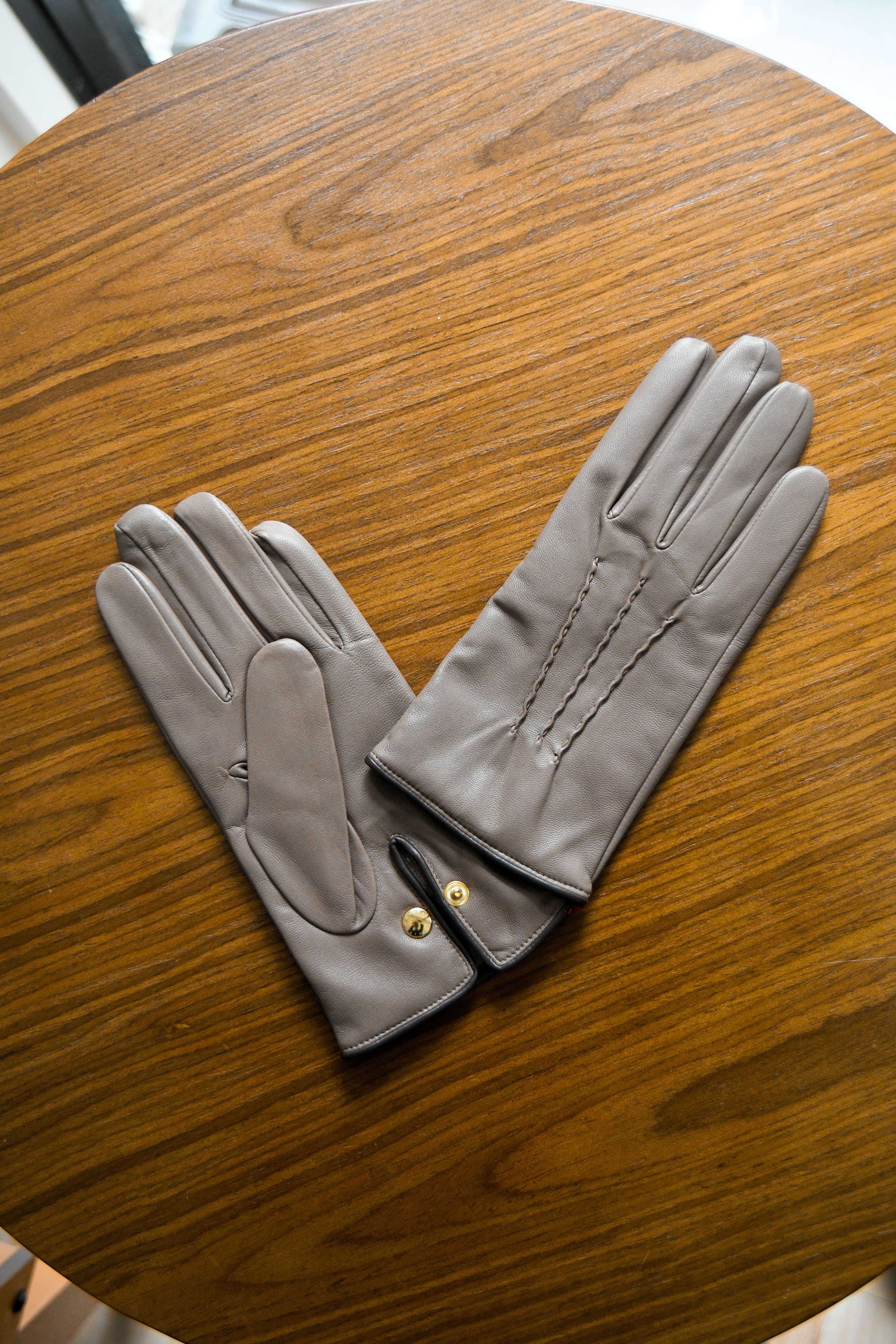 Dress-Gloves / Post Production – Auba Jaconelli