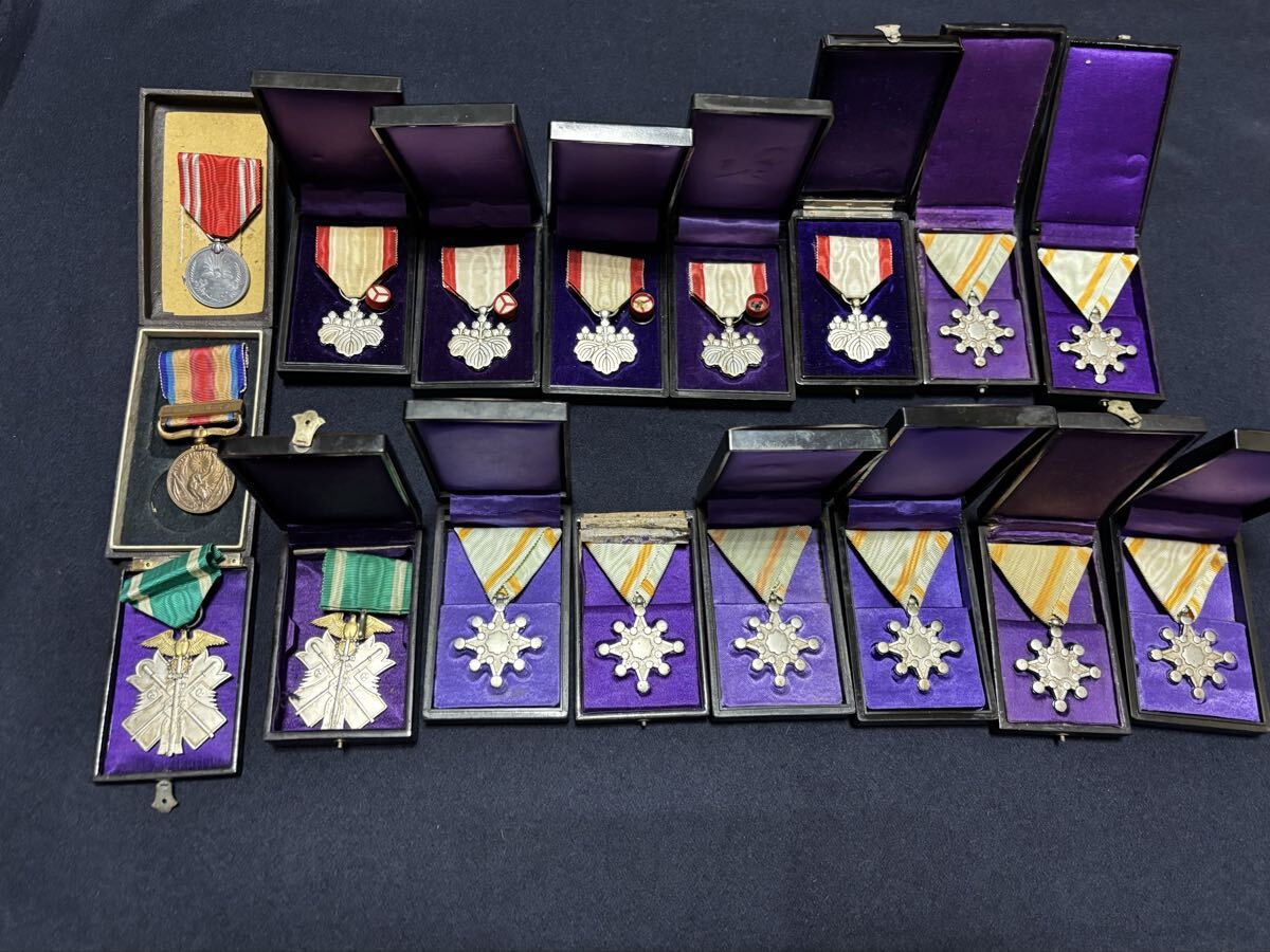 勲八等白色桐葉章の値段と価格推移は？｜294件の売買データから勲八等