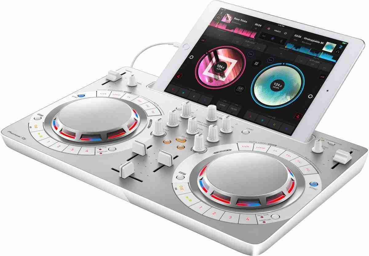 Pioneer DDJ-WeGO4 Review - The Portable Choice For DJing With An