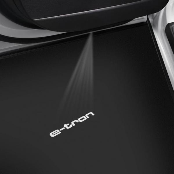 公式 | Audi Online Shop | ドアエントリーライト(e-tronロゴマーク)