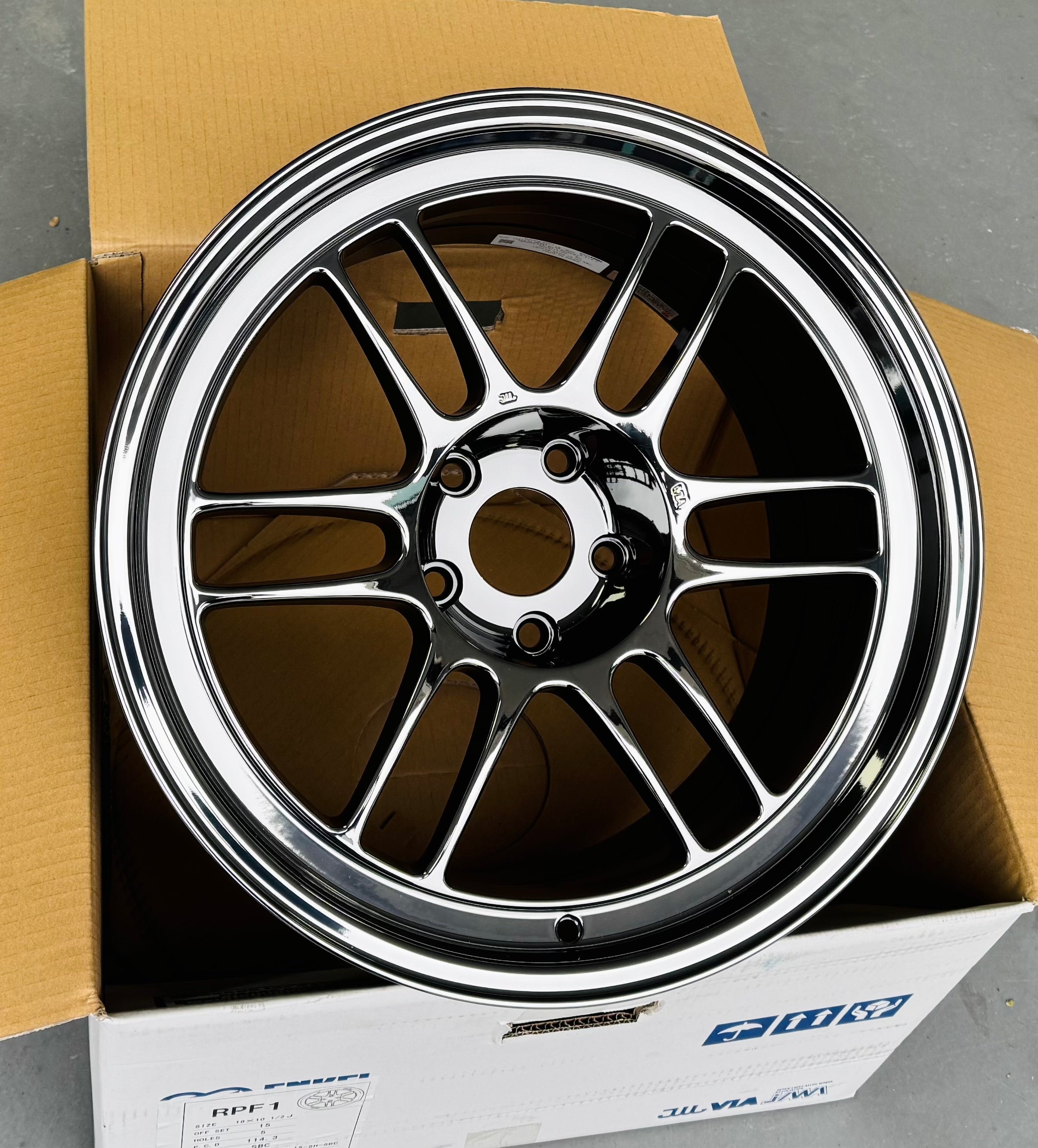 ENKEI RPF1 SBC 18x10.5 +15 5-114.3 – Autotechnik Wheels