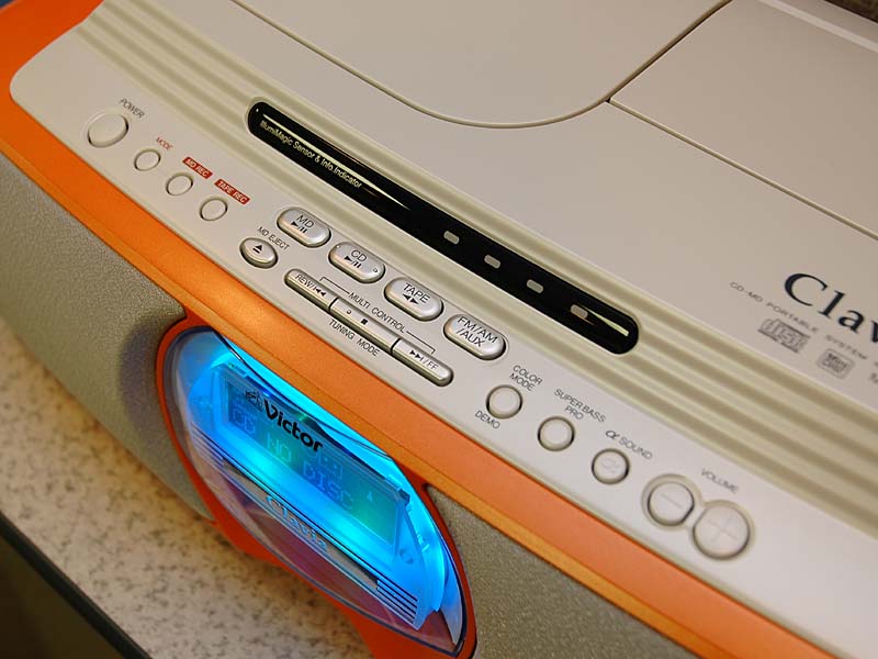 ビクター、「イルミマジック」を搭載したMDラジカセ