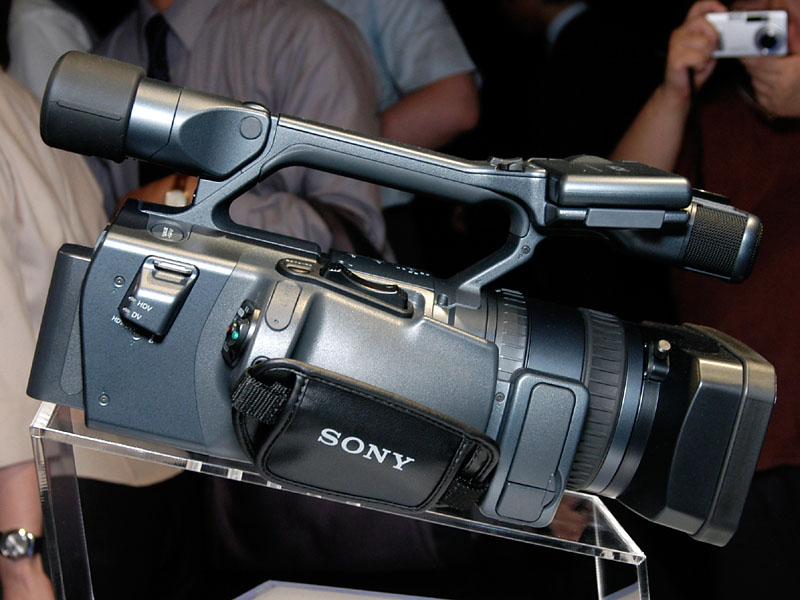 ソニー、民生用初の1080i対応HDVカメラを10月に商品化