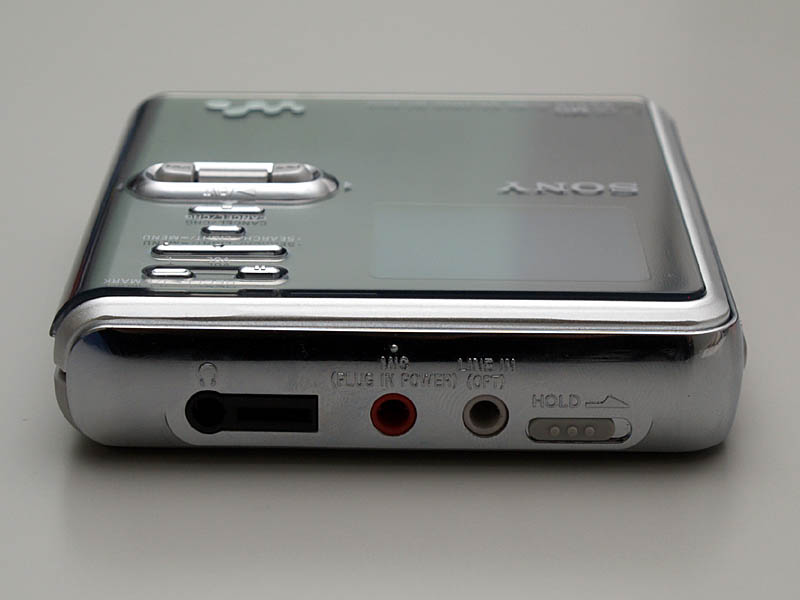 ソニー、有機ELディスプレイ搭載の録再対応Hi-MDウォークマン