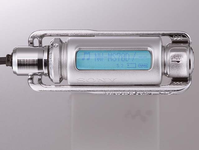ソニー、メモリースティックDuo対応の新ネットワークウォークマン