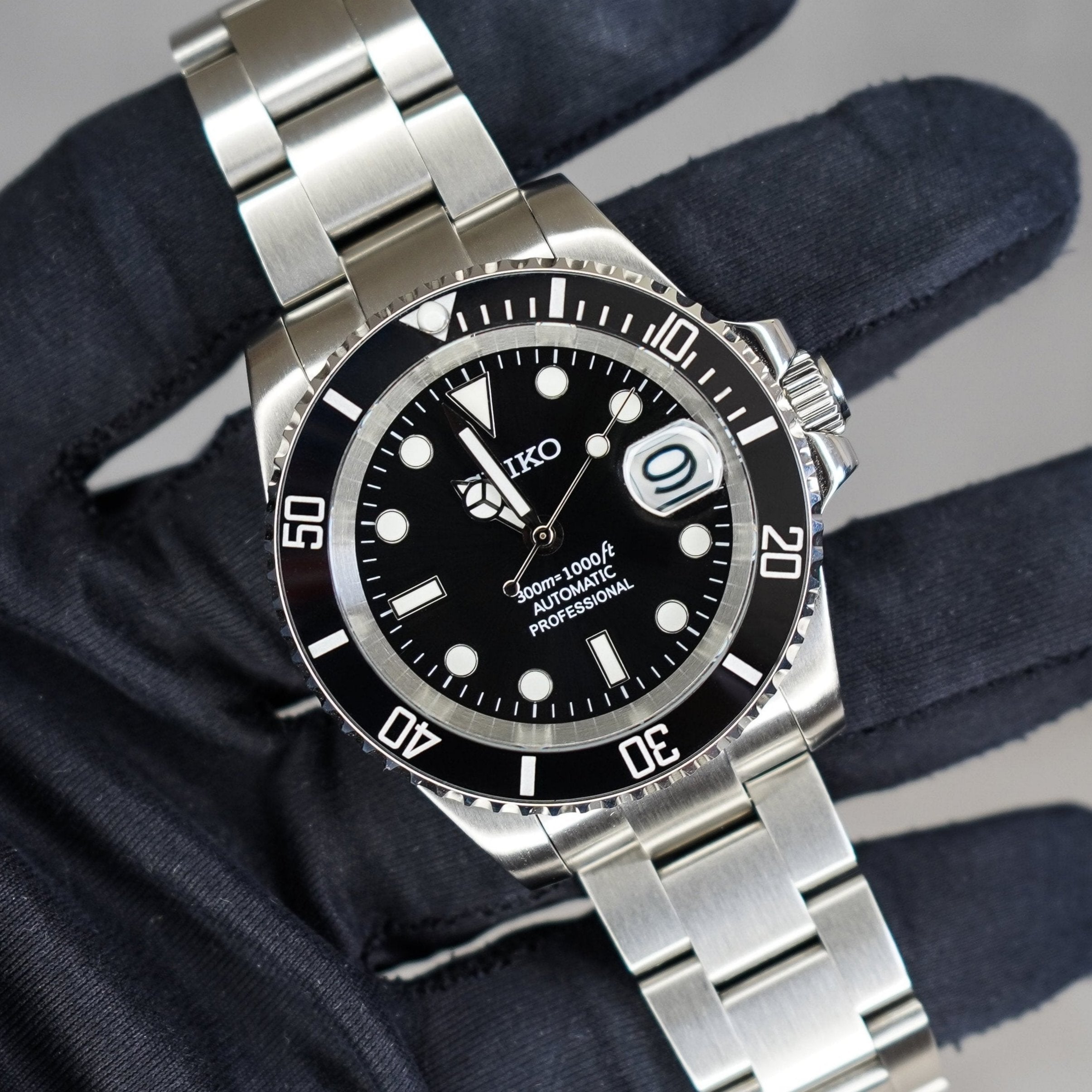 40mm Signature Black Dial Sub Style Diver w/ Custom Seiko NH35