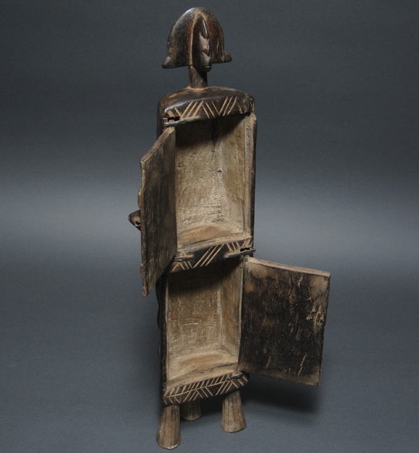 ドゴンの木彫りの薬箪笥<アフリカの木彫り家具・民具：アフリカ雑貨