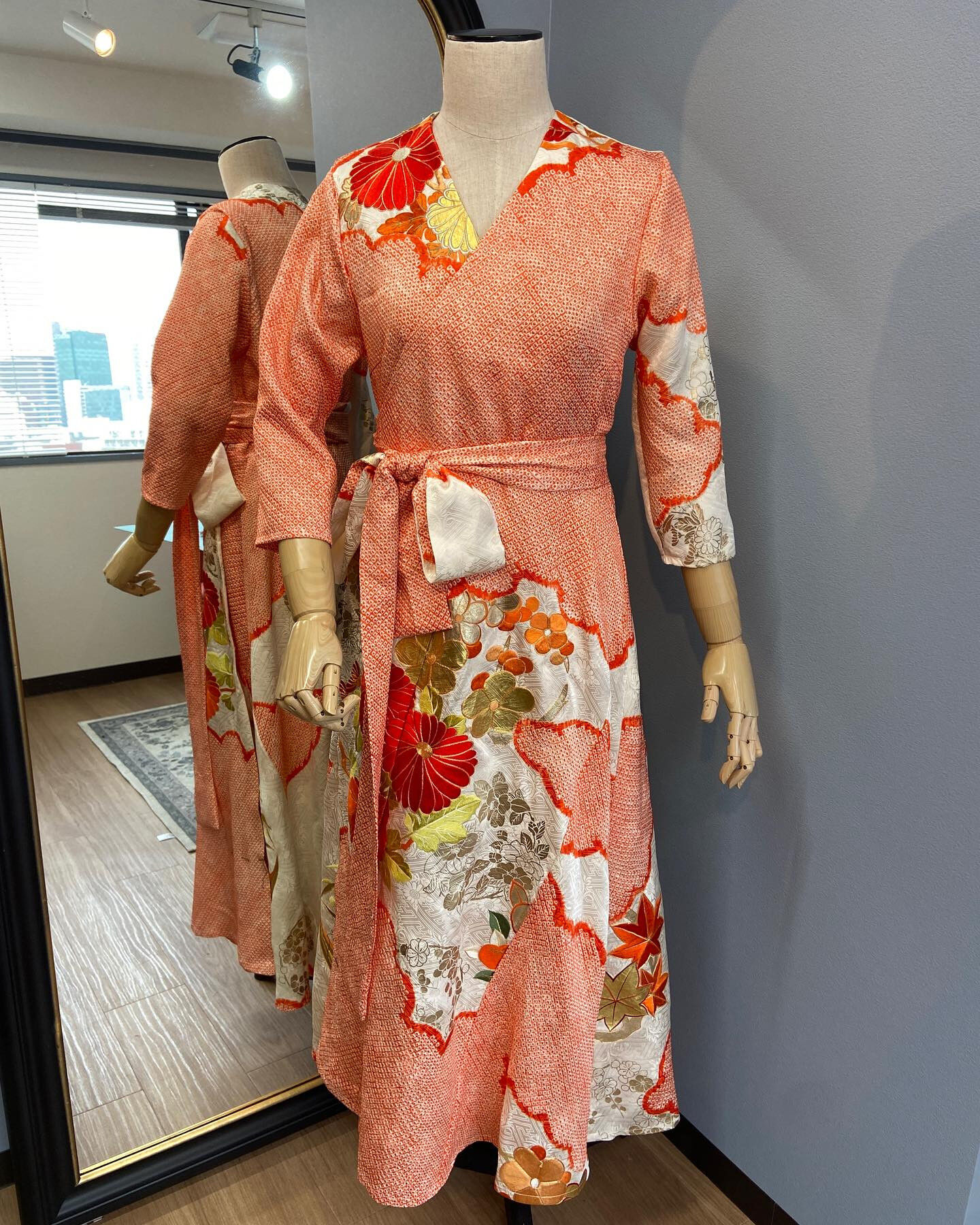 振袖のお着物からのカシュクールワンピースへのリメイクです🩷せ
