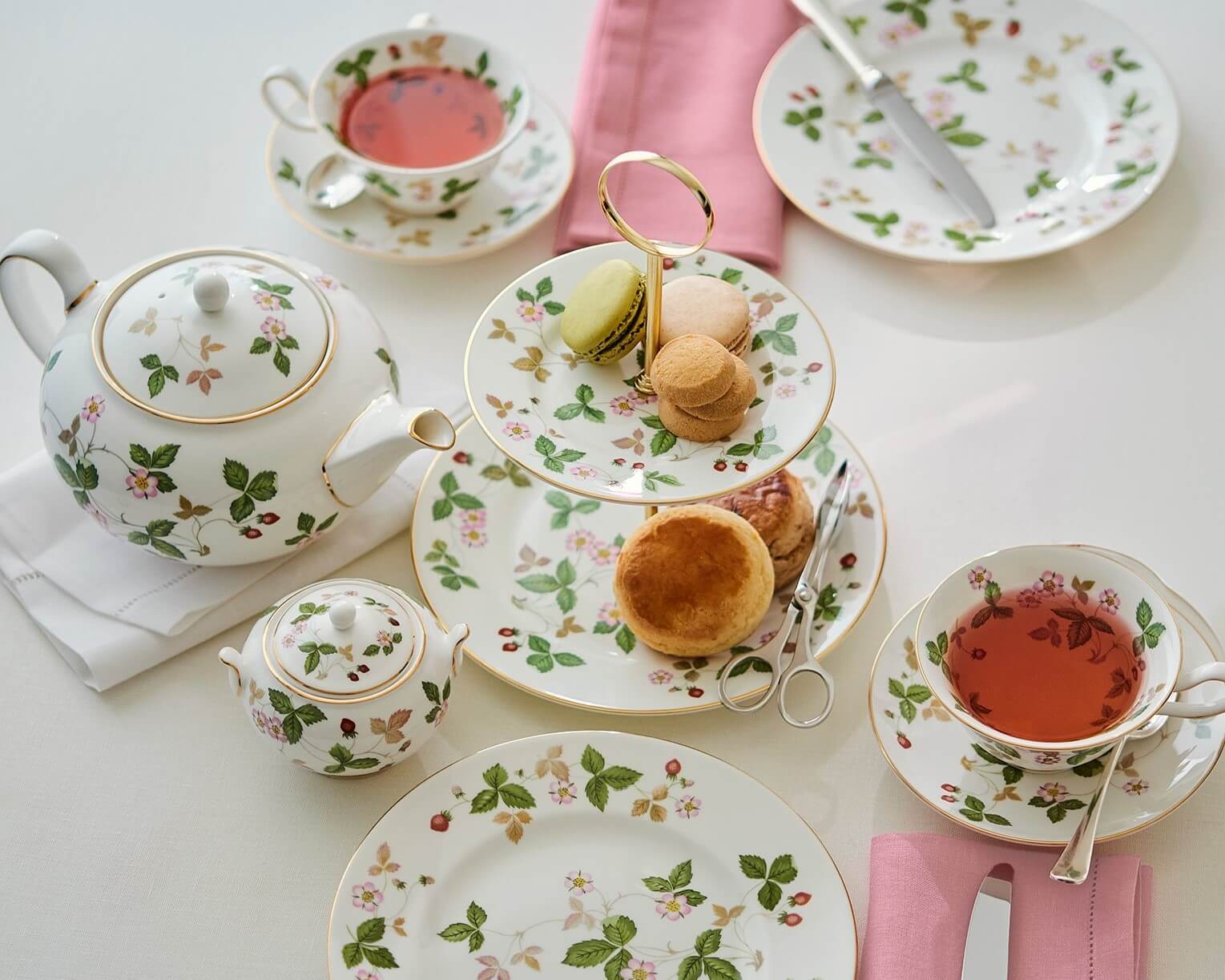 ウェッジウッド「ワイルドストロベリー」誕生60周年！記念の新作と特別