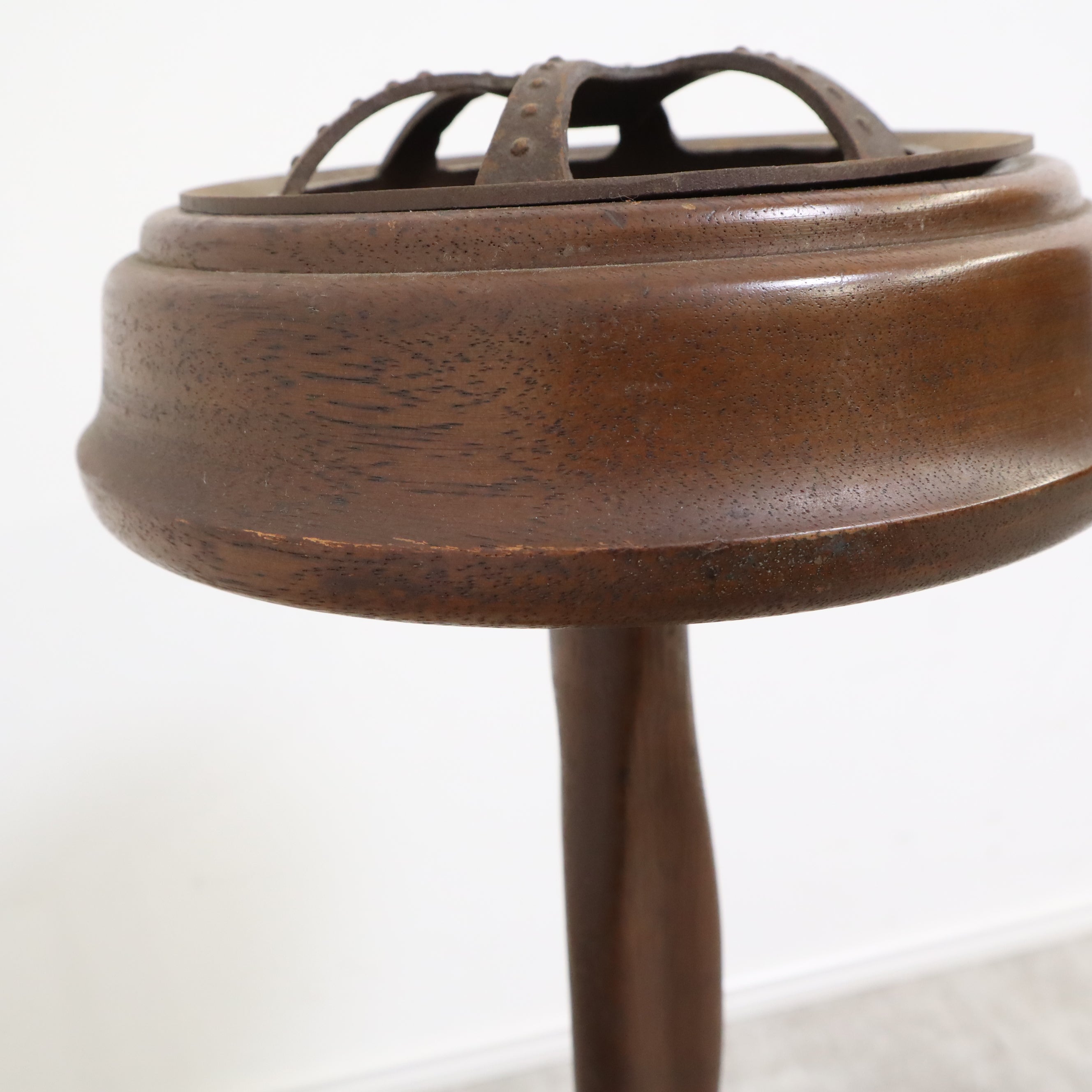 ヴィンテージ感あふれるスモークスタンド・灰皿/オールドマルニ